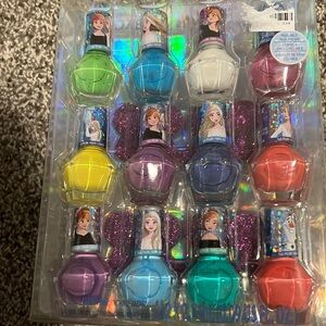 BNWT Disney’s Frozen Anna & Elsa Deluxe Nail Polish Set for ages 3+!